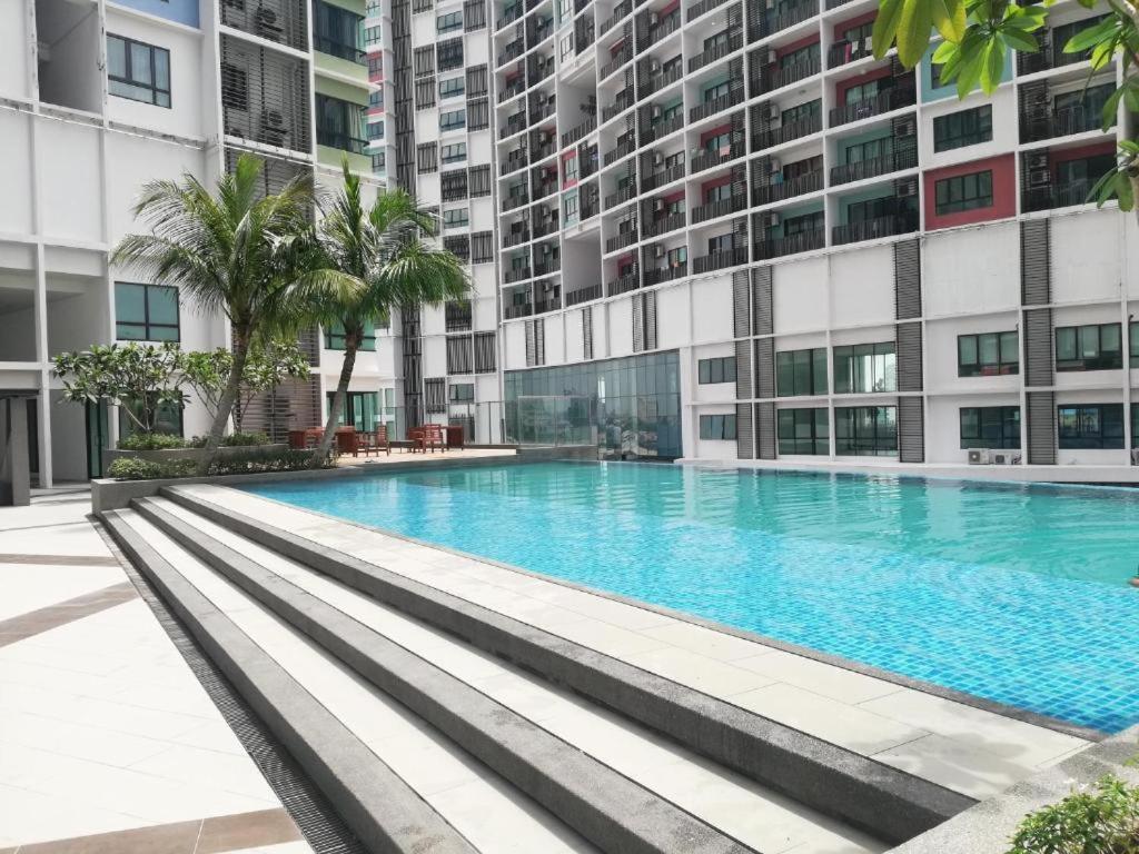 I-suite Block B 2r1b # I-city Free Wifi + Parking